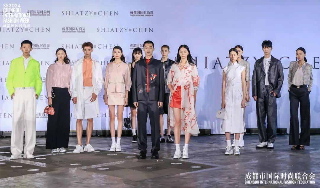 瑞丽时装杂志图片大全_瑞丽时尚论坛_瑞丽时装杂志