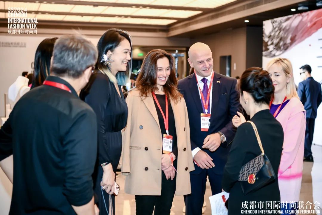 瑞丽时装杂志_瑞丽时装杂志图片大全_瑞丽时尚论坛