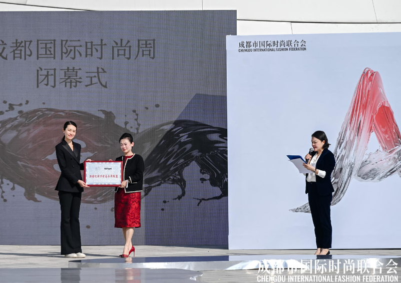 瑞丽时尚论坛_瑞丽时装杂志_瑞丽时装杂志图片大全