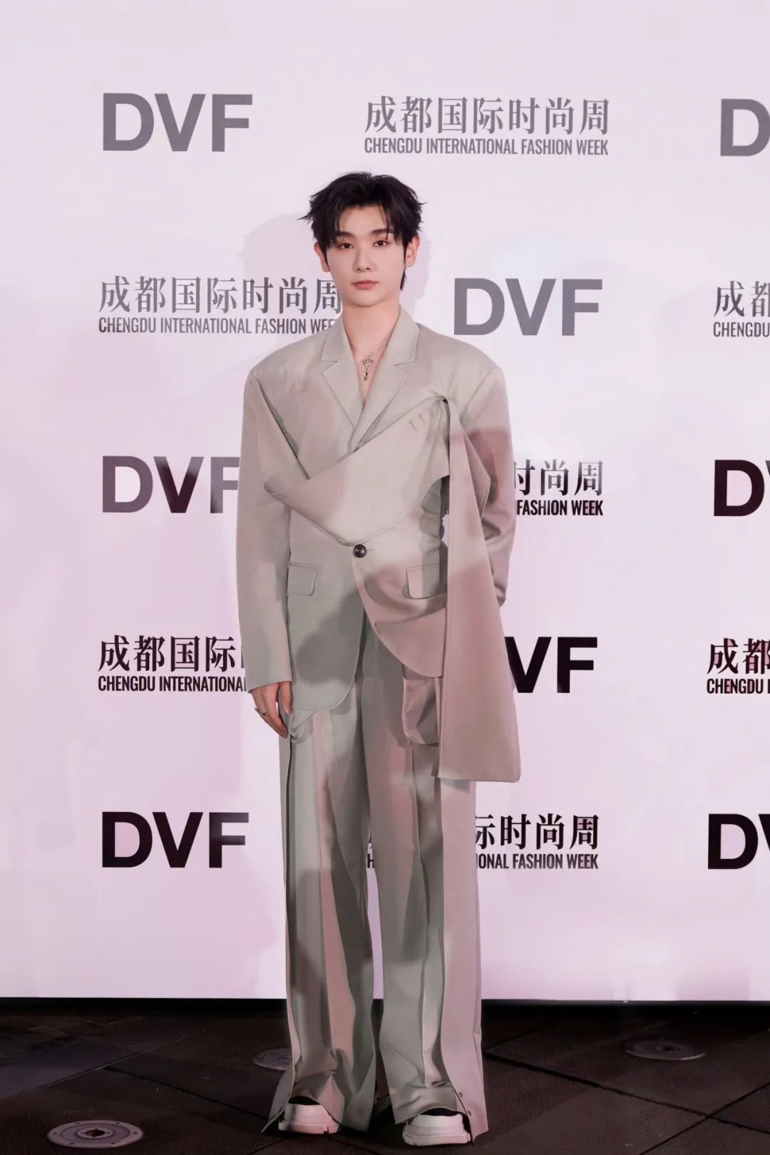 瑞丽时装杂志图片大全_瑞丽时尚论坛_瑞丽时装杂志