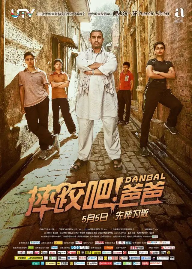 印度时装拍摄_印度时尚时装周模特秀_印度电影《时尚》