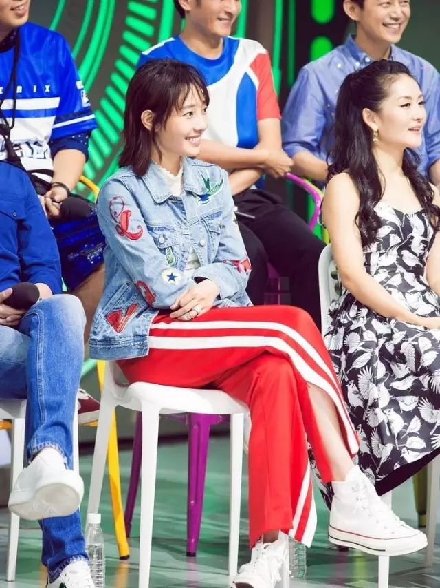 搭配时尚裤子图片红色大衣_红裤子搭配时尚图片_搭配时尚裤子图片红色