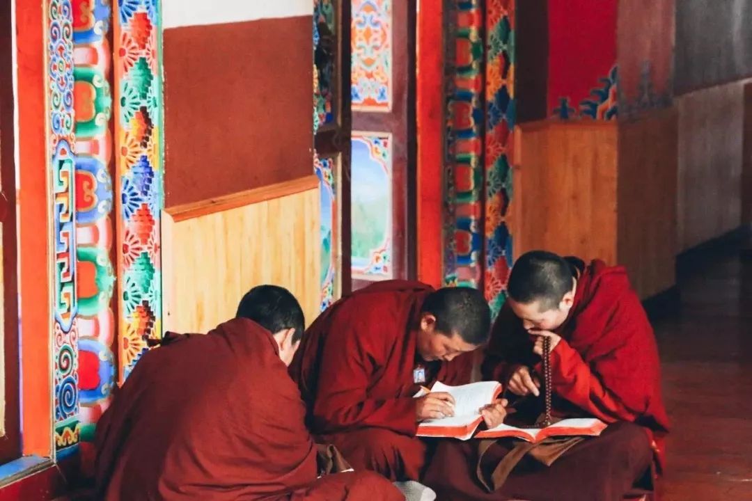 色达佛学院观景台在哪里_色达佛学院小路进去_色达佛学院旅游攻略