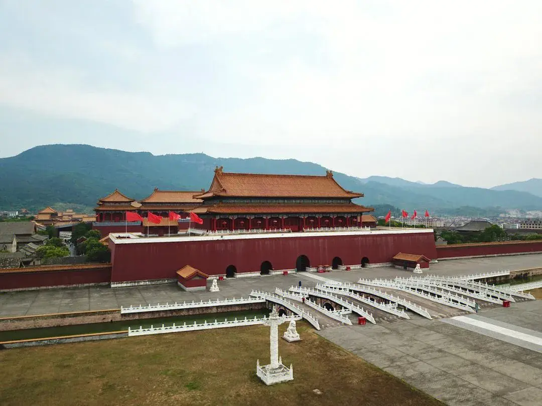 攻略横店旅游个人去哪里旅游_要去横店玩旅游攻略_一个人去横店旅游攻略