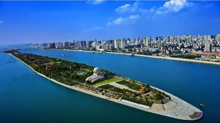 长沙至凤凰旅游攻略_长沙旅游攻略景点必去凤凰古城_长沙凤凰古城旅游攻略