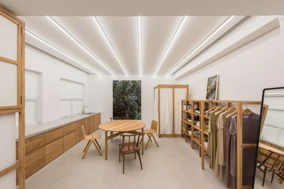 时尚服装店装修设计_时尚服装店装修风格_装修服装店铺装修设计