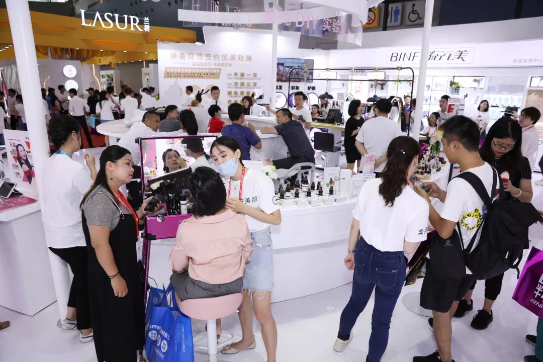 广州时尚潮流_广州流行美连锁店地址_广州流行美时尚商业股份有限公司