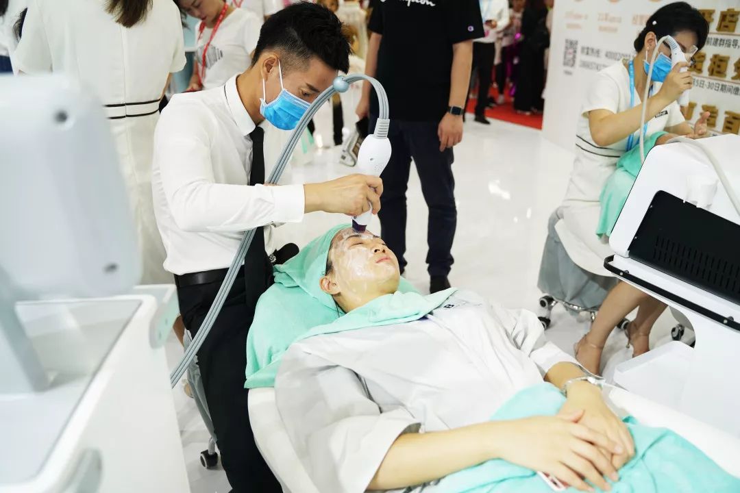 广州时尚潮流_广州流行美连锁店地址_广州流行美时尚商业股份有限公司