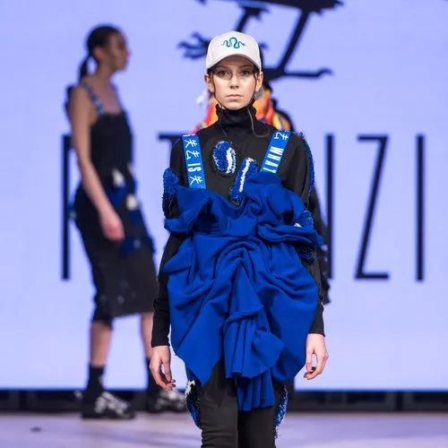 礼服设计女_时尚礼服女装知道_礼服款式