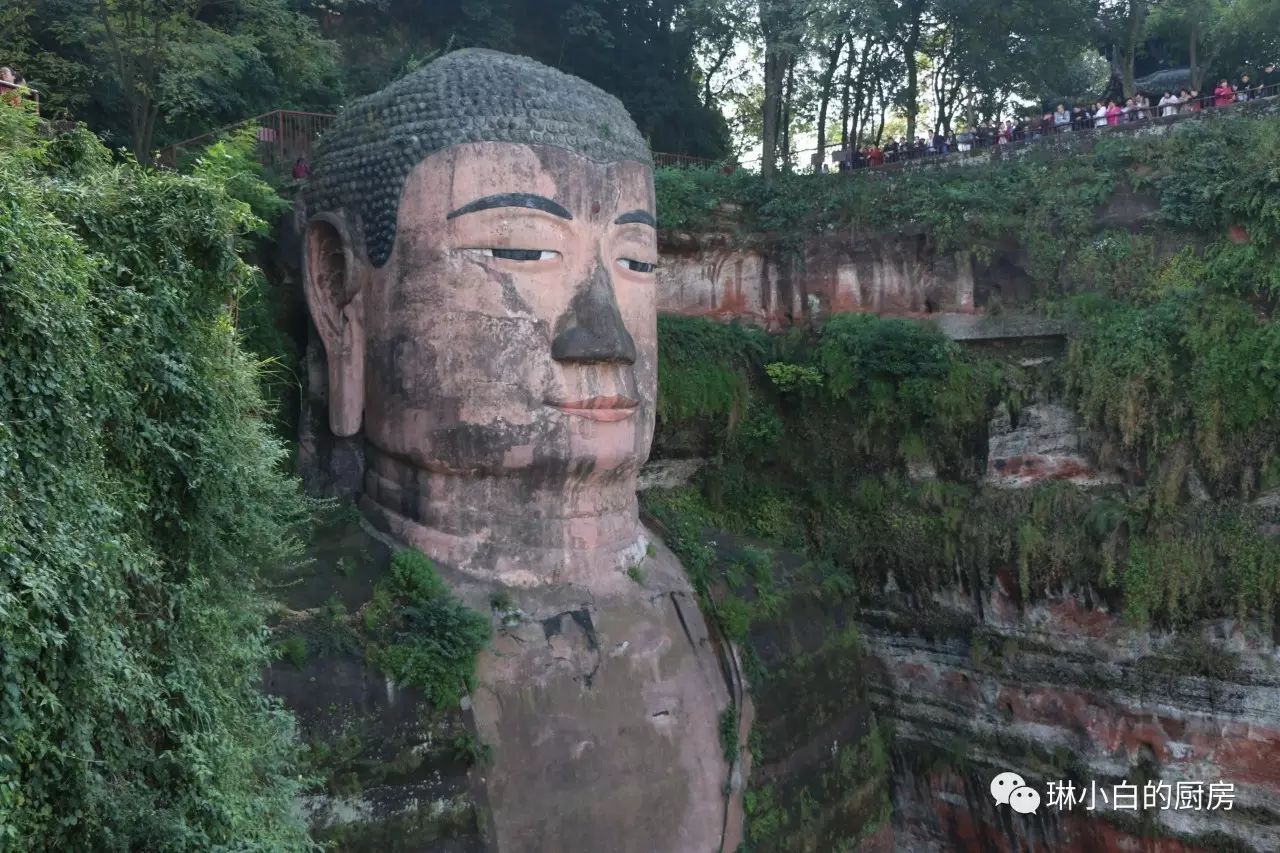 自贡峨眉山有多远_自贡到峨眉山旅游攻略_自贡去峨眉山旅游攻略