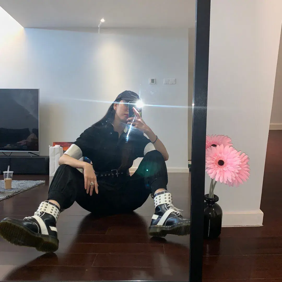 马丁靴时尚吗_马丁靴时尚穿搭_时尚马丁靴
