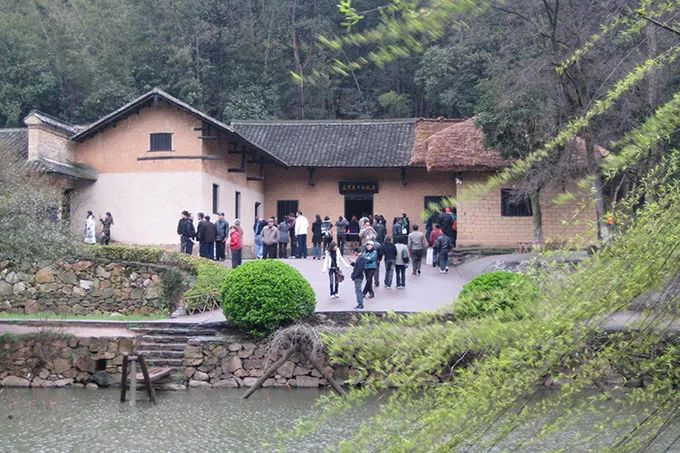 湖南衡山长沙旅游攻略_长沙出发衡山一日游散团_长沙衡山门票多少钱