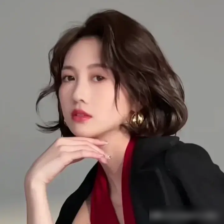 短发卷发时尚发型图片女_短发卷发2020年最新款_时尚短发发型图片2024卷发