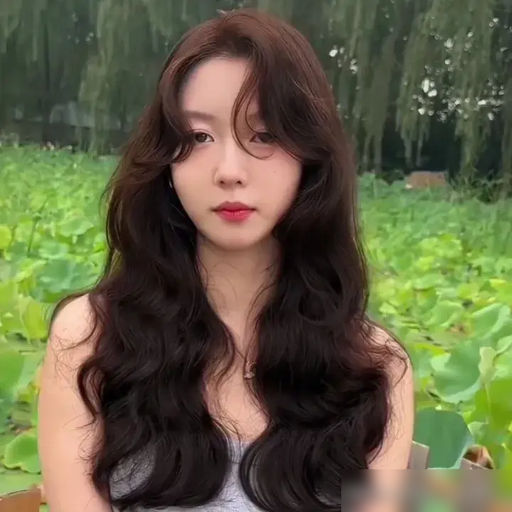 短发卷发时尚发型图片女_时尚短发发型图片2024卷发_短发卷发2020年最新款