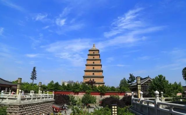 高冠瀑布旅游攻略_瀑布门票多少钱_高冠瀑布旁边的山
