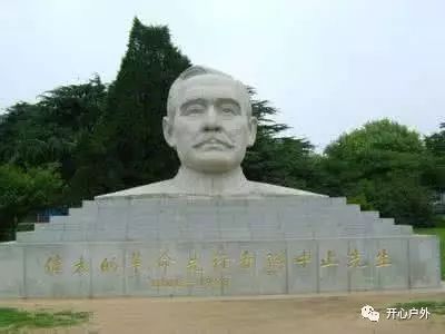 青岛栈桥旅游攻略_青岛旅游攻略必去景点栈桥_青岛攻略旅游栈桥图片